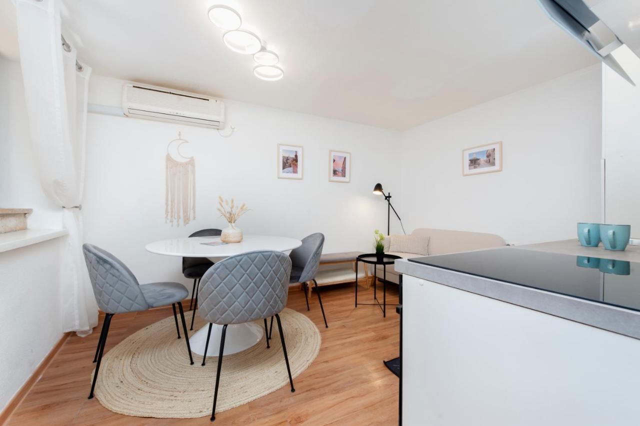 House Elisabeth - A Charming Old Town Apartment *